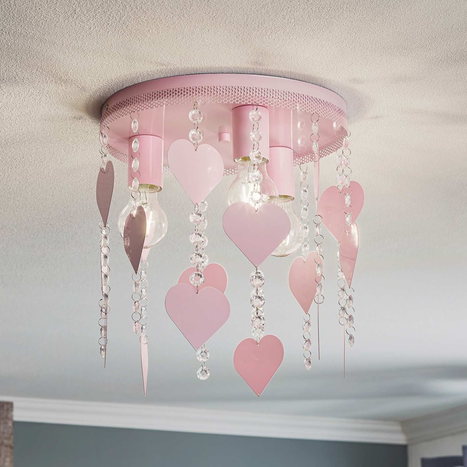 Plafondlamp Corazon in roze met hartjes